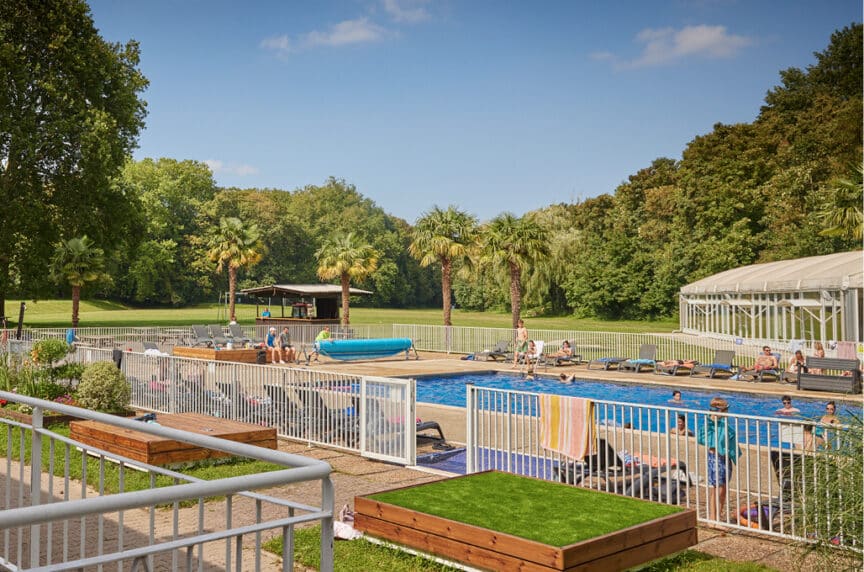 france-cgr-pool-carousel